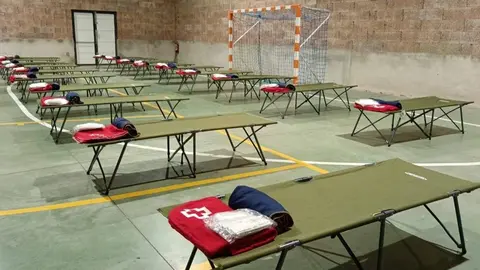 Cruz Roja mantiene desplegado un operativo para facilitar la pernoctación a más de 300 personas afectadas por los diversos incendios que sufre la provincia de León. Foto: Cruz Roja León
