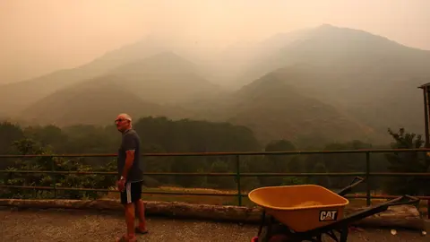 Desalojo de los vecinos de Lusio (León), por el incendio que avanza sin descanso. Fotos César Hornija