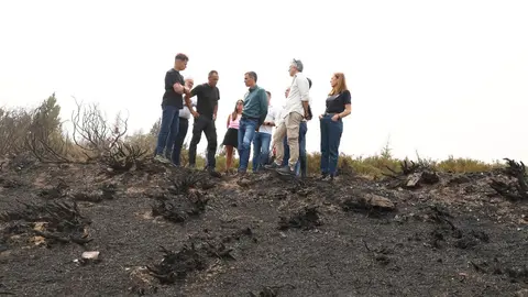 Pedro Sánchez, este domingo visitando los efectos del fuego de Orallo en León. Foto: Pool Moncloa