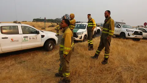 Cuadrillas desplazadas a San Cristóbal de Valdueza (León), para el incendio que afecta a varias pedanías de Ponferrada. Foto: César Hornija.