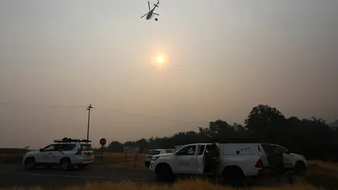 Cuadrillas desplazadas a San Cristóbal de Valdueza (León), para el incendio que afecta a varias pedanías de Ponferrada. Foto: César Hornija.