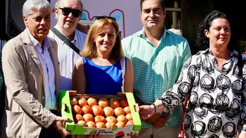 El delegado territorial de la Junta en León, Eduardo Diego, asiste a la celebración de la XXV edición de la Feria del Tomate de Mansilla de las Mulas. Foto: Campillo.