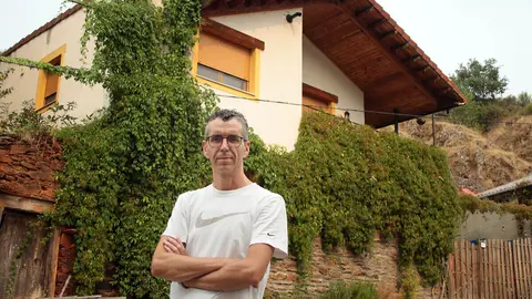 Jesús del Río regenta la Casa Rural Aguas Frías, en La Omañuela. Foto: Peio García.