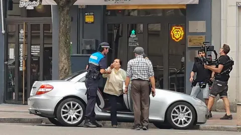 León capital se convierte en un gran plató de cine para la grabación de la nueva serie sobre el crimen de la presidenta de la Diputación. La productora Zeta rueda en la capital una miniserie sobre el asesinato de la expresidenta de la Diputación.