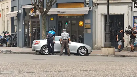 León capital se convierte en un gran plató de cine para la grabación de la nueva serie sobre el crimen de la presidenta de la Diputación. La productora Zeta rueda en la capital una miniserie sobre el asesinato de la expresidenta de la Diputación.