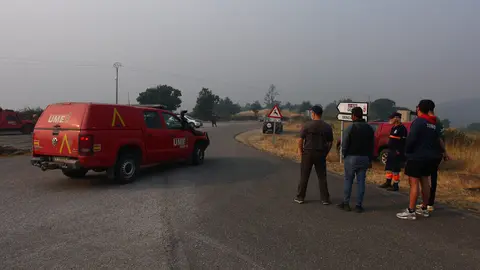 Dispositivo de la UME desplazado al incendio que afecta a los municipios de Oencia y Corullón. Foto: César Hornija.