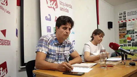 El coordinador de Izquierda Unida en Castilla y León, Juan Gascón, visita León con motivo de la grave ola de incendios que recorre la Comunidad. Foto: Peio García.