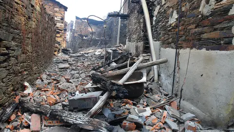 El pueblo de Lusio (León), arrasado por el fuego. Foto: César Hornija.