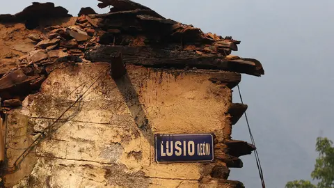 El pueblo de Lusio (León), arrasado por el fuego. Foto: César Hornija.