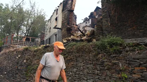 El pueblo de Lusio (León), arrasado por el fuego. Foto: César Hornija.