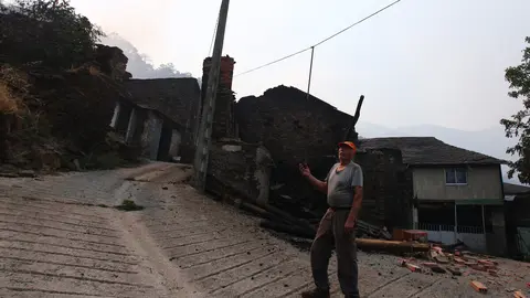 El pueblo de Lusio (León), arrasado por el fuego. Foto: César Hornija.