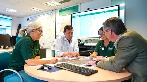 El presidente de la Junta de Castilla y León, Alfonso Fernández Mañueco, acude al Centro Autonómico de Mando. Foto: Miriam Chacón.