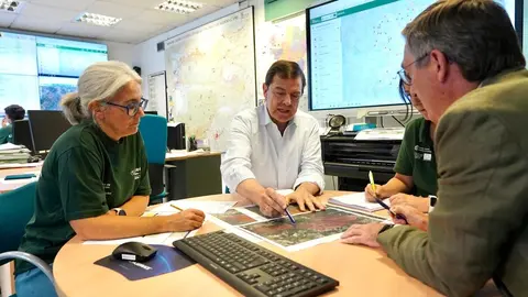 El presidente de la Junta de Castilla y León, Alfonso Fernández Mañueco, acude al Centro Autonómico de Mando. Foto: Miriam Chacón.