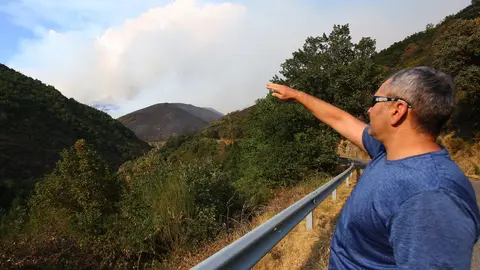 El incendio de Anllares del Sil afecta al Valle de Fornela. Fotos: César Hornija.