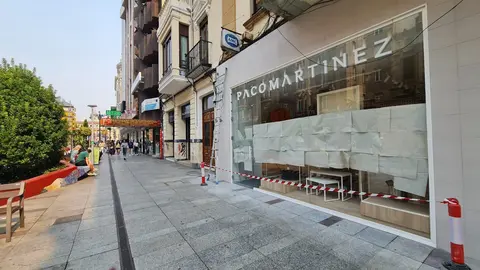 Paco Martínez ultima su apertura en la avenida de Ordoño II en León capital.