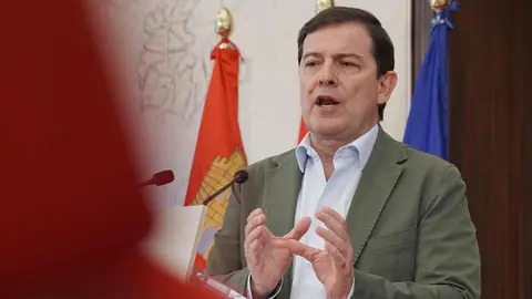 El presidente de la Junta de Castilla y León, Alfonso Fernández Mañueco, informa sobre las medidas de recuperación para las zonas afectadas por los incendios forestales aprobadas en Consejo de Gobierno extraordinario.