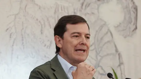 El presidente de la Junta de Castilla y León, Alfonso Fernández Mañueco, informa sobre las medidas de recuperación para las zonas afectadas por los incendios forestales aprobadas en Consejo de Gobierno extraordinario.