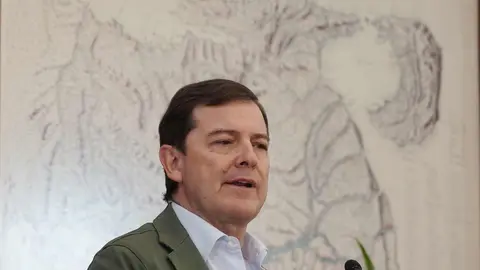 El presidente de la Junta de Castilla y León, Alfonso Fernández Mañueco, informa sobre las medidas de recuperación para las zonas afectadas por los incendios forestales aprobadas en Consejo de Gobierno extraordinario.