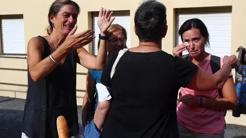 Oencia sobrevive gracias a la acción de sus vecinos mientras las llamas dejan un paisaje de dolor y destrucción en determinadas zonas; una de ellas, el cementerio