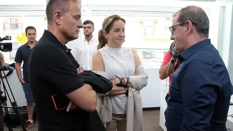 La consejera ejecutiva cultural y deportiva de la Cultural Leonesa, Natichu Alvarado, con el director de Comunicación y Relaciones Institucionales, Narciso Prieto, en la presentación de patrocinio de Caja Rural a la Cultural. Foto: Peio García.