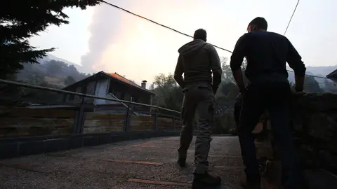 Incendio en Colinas del Campo de Martín Moro Toledano perteneciente al municipio de Igüeña (León)