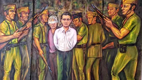 Como cada mes de agosto, desde hace ya seis años, el pintor Luis Zotes ha organizado un acto en memoria del poeta Federico García Lorca, en esta ocasión con su estudio como escenario. Fotos: Jesús Ferrero