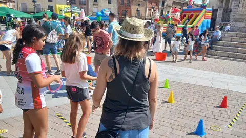 Villalón de Campos ha vivido a última hora de este jueves una jornada inolvidable. La localidad se convirtió en el epicentro nacional del regadío con la V Gala de los Premios iRiego, un evento que congregó a representantes de comunidades de regantes, agricultores, profesionales del sector y numeroso público en una cita marcada por la emoción, el debate y el reconocimiento.
