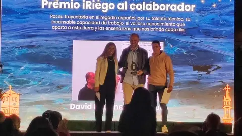 Villalón de Campos ha vivido a última hora de este jueves una jornada inolvidable. La localidad se convirtió en el epicentro nacional del regadío con la V Gala de los Premios iRiego, un evento que congregó a representantes de comunidades de regantes, agricultores, profesionales del sector y numeroso público en una cita marcada por la emoción, el debate y el reconocimiento.