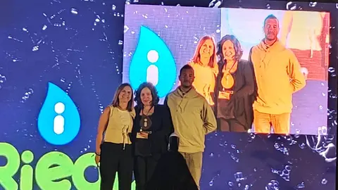 Villalón de Campos ha vivido a última hora de este jueves una jornada inolvidable. La localidad se convirtió en el epicentro nacional del regadío con la V Gala de los Premios iRiego, un evento que congregó a representantes de comunidades de regantes, agricultores, profesionales del sector y numeroso público en una cita marcada por la emoción, el debate y el reconocimiento.