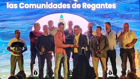 Villalón de Campos ha vivido a última hora de este jueves una jornada inolvidable. La localidad se convirtió en el epicentro nacional del regadío con la V Gala de los Premios iRiego, un evento que congregó a representantes de comunidades de regantes, agricultores, profesionales del sector y numeroso público en una cita marcada por la emoción, el debate y el reconocimiento.