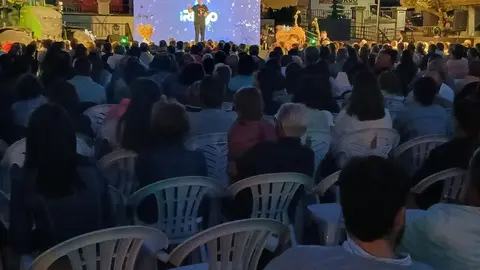 Villalón de Campos ha vivido a última hora de este jueves una jornada inolvidable. La localidad se convirtió en el epicentro nacional del regadío con la V Gala de los Premios iRiego, un evento que congregó a representantes de comunidades de regantes, agricultores, profesionales del sector y numeroso público en una cita marcada por la emoción, el debate y el reconocimiento.