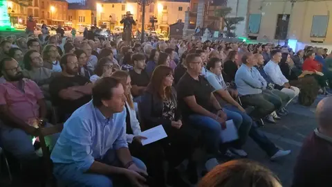 Villalón de Campos ha vivido a última hora de este jueves una jornada inolvidable. La localidad se convirtió en el epicentro nacional del regadío con la V Gala de los Premios iRiego, un evento que congregó a representantes de comunidades de regantes, agricultores, profesionales del sector y numeroso público en una cita marcada por la emoción, el debate y el reconocimiento.
