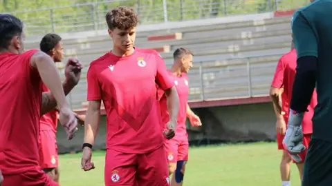 Los jugadores de la Cultural y Deportiva Leonesa, durante un entrenamiento.