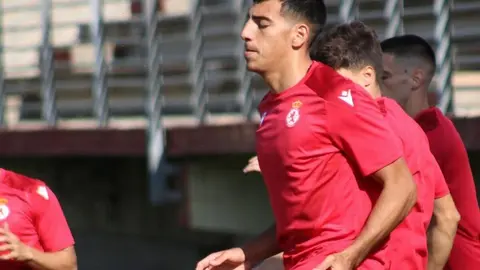 Los jugadores de la Cultural y Deportiva Leonesa, durante un entrenamiento.