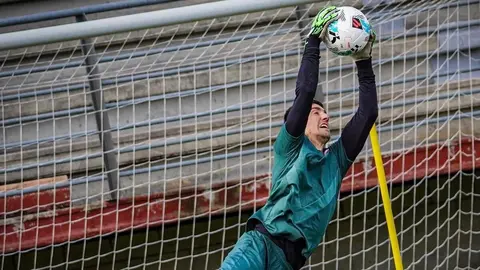Los jugadores de la Cultural y Deportiva Leonesa, durante un entrenamiento.