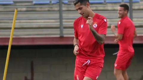 Los jugadores de la Cultural y Deportiva Leonesa, durante un entrenamiento.