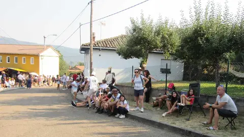 La Mata de la Bérbula se llena de risas con la VIII edición de los 'Autos locos'.
Creatividad, humor y diversión toman las calles en honor a San Bartolomé. Fotos realizadas por Miguel A. Gonzalez Castañón