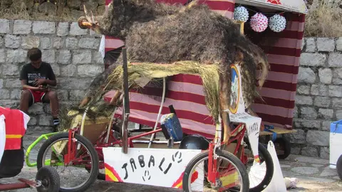 La Mata de la Bérbula se llena de risas con la VIII edición de los 'Autos locos'.
Creatividad, humor y diversión toman las calles en honor a San Bartolomé. Fotos realizadas por Miguel A. Gonzalez Castañón