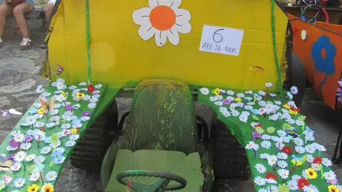 La Mata de la Bérbula se llena de risas con la VIII edición de los 'Autos locos'.
Creatividad, humor y diversión toman las calles en honor a San Bartolomé. Fotos realizadas por Miguel A. Gonzalez Castañón
