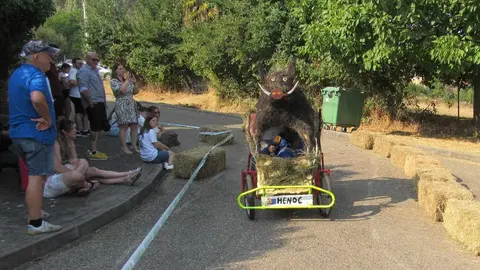 La Mata de la Bérbula se llena de risas con la VIII edición de los 'Autos locos'.
Creatividad, humor y diversión toman las calles en honor a San Bartolomé. Fotos realizadas por Miguel A. Gonzalez Castañón
