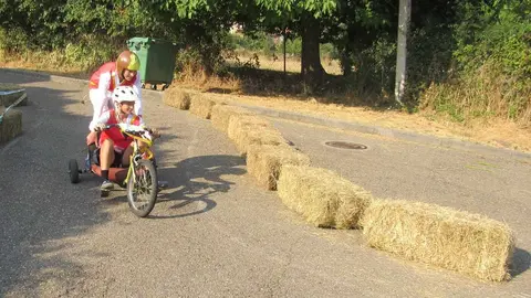 La Mata de la Bérbula se llena de risas con la VIII edición de los 'Autos locos'.
Creatividad, humor y diversión toman las calles en honor a San Bartolomé. Fotos realizadas por Miguel A. Gonzalez Castañón
