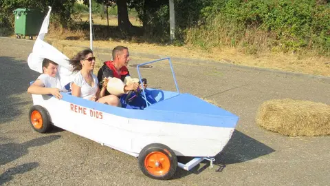 La Mata de la Bérbula se llena de risas con la VIII edición de los 'Autos locos'.
Creatividad, humor y diversión toman las calles en honor a San Bartolomé. Fotos realizadas por Miguel A. Gonzalez Castañón