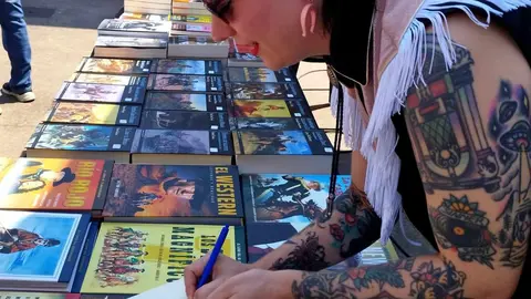 La Feria del Libro del Western congregó a lectores de toda España en el espacio Factor, con una gran acogida durante el fin de semana