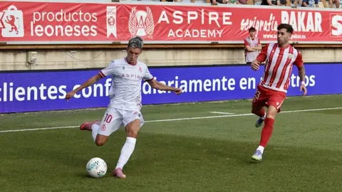 El técnico de la Cultural valora el esfuerzo de su equipo ante el Almería y reconoce la necesidad de cerrar fichajes cuanto antes