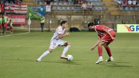 El técnico de la Cultural valora el esfuerzo de su equipo ante el Almería y reconoce la necesidad de cerrar fichajes cuanto antes