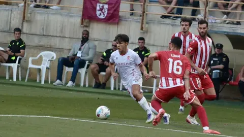 El técnico de la Cultural valora el esfuerzo de su equipo ante el Almería y reconoce la necesidad de cerrar fichajes cuanto antes