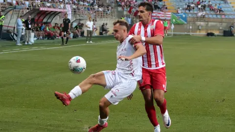 La Cultural pierde por la mínima en casa ante el Almería. Foto: Peio García