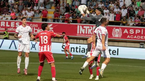 La Cultural pierde por la mínima en casa ante el Almería. Foto: Peio García