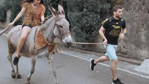 La burra 'Torda' se alza con la victoria en la tradicional carrera de burros de Noceda del Bierzo  La popular cita de las fiestas patronales celebró su 58.ª edición con gran ambiente, una decena de animales en competición y la reivindicación del burro como símbolo cultural del Bierzo. Fotos: José Luis García