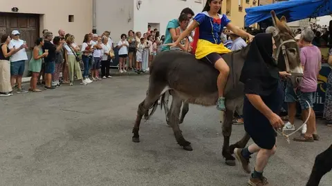 La burra 'Torda' se alza con la victoria en la tradicional carrera de burros de Noceda del Bierzo  La popular cita de las fiestas patronales celebró su 58.ª edición con gran ambiente, una decena de animales en competición y la reivindicación del burro como símbolo cultural del Bierzo. Fotos: José Luis García